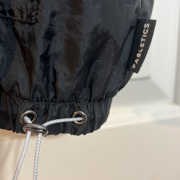 Fabletics Womens Black Hooded Short Sleeve Windbreaker Size Large - Picture 8 of 17